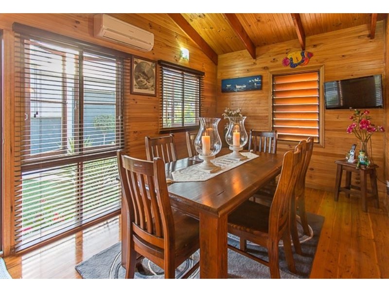 8 Ward Esplanade, Ball Bay QLD 4741