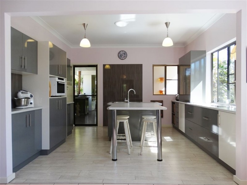 4 Simpson Street, West Mackay QLD 4740