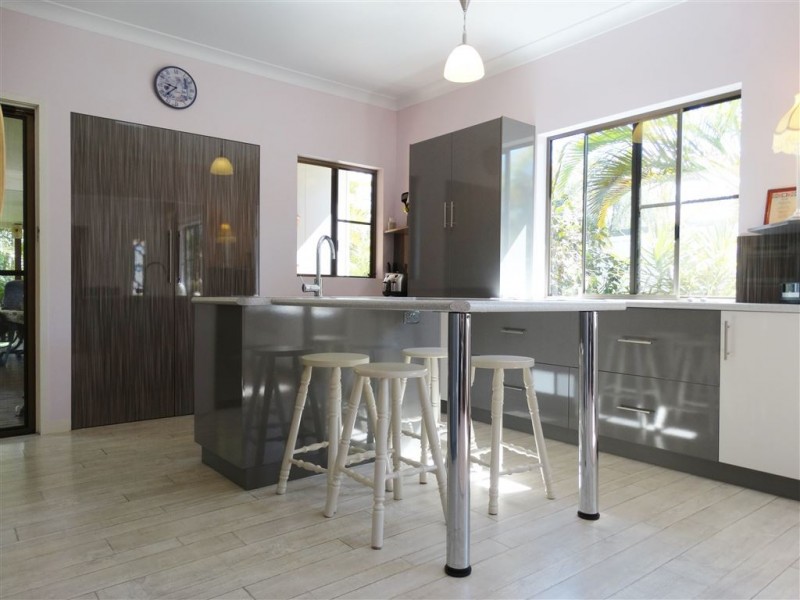 4 Simpson Street, West Mackay QLD 4740