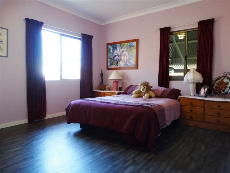 4 Simpson Street, West Mackay QLD 4740