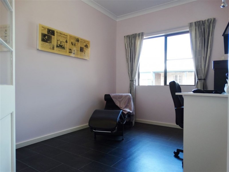 4 Simpson Street, West Mackay QLD 4740