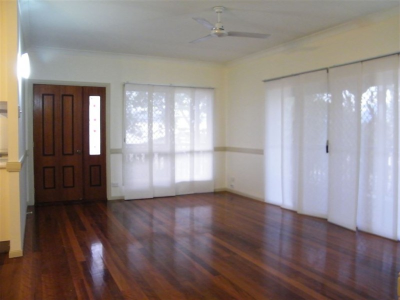 5 Arana Drive, Rural View QLD 4740