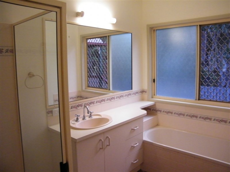 5 Arana Drive, Rural View QLD 4740