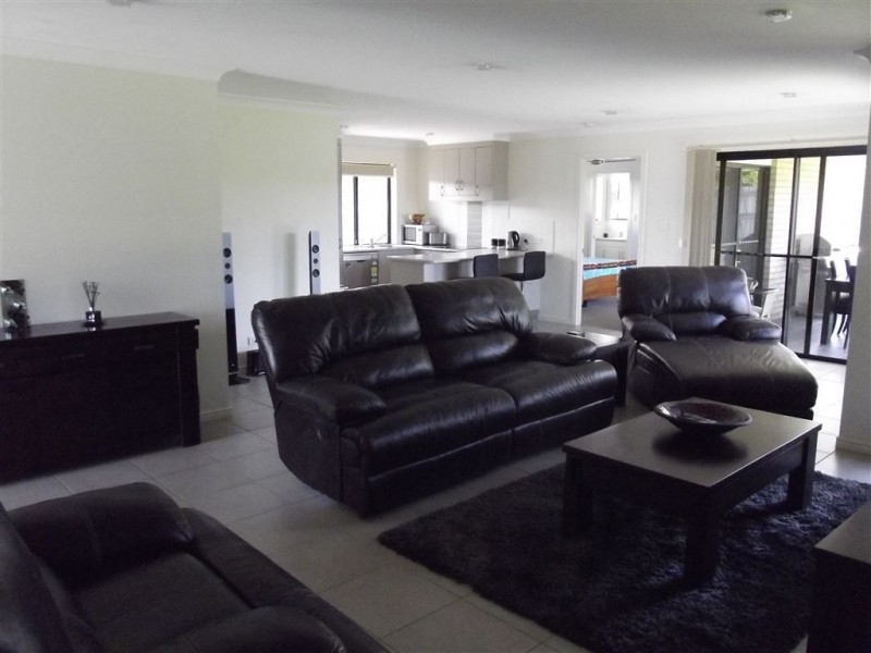 80 Dianella Drive, Glenella QLD 4740