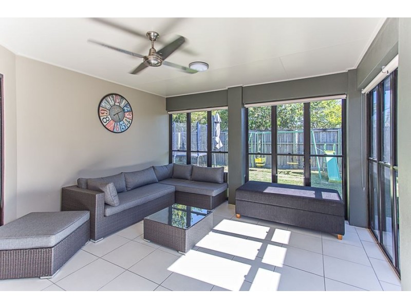 10 Woden Crescent, Ooralea QLD 4740