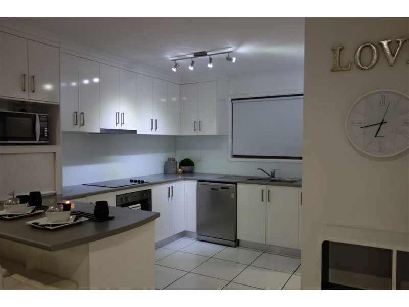 2/11 Napier Street, South Mackay QLD 4740