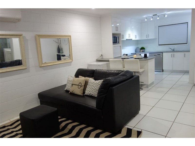 2/11 Napier Street, South Mackay QLD 4740