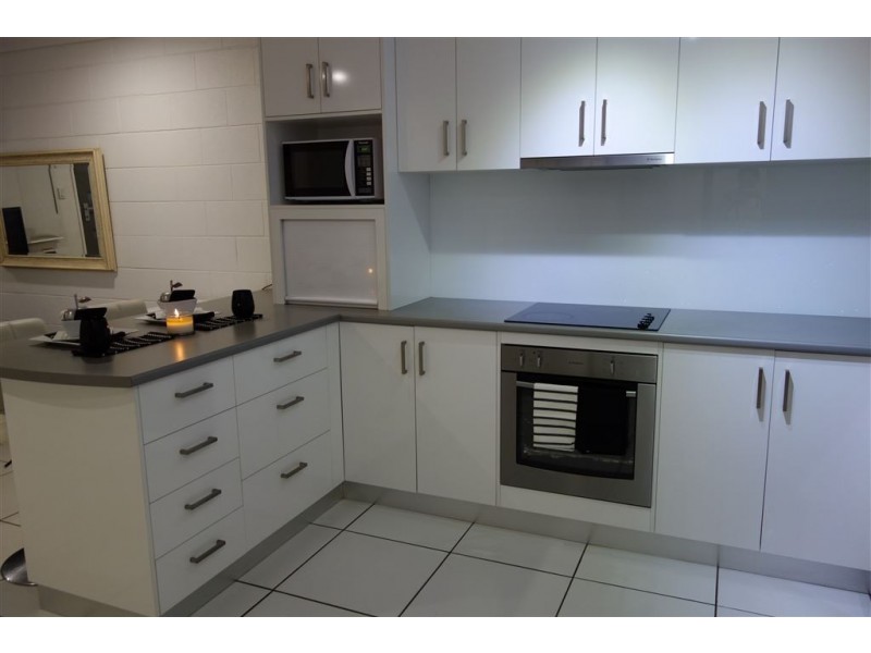 2/11 Napier Street, South Mackay QLD 4740