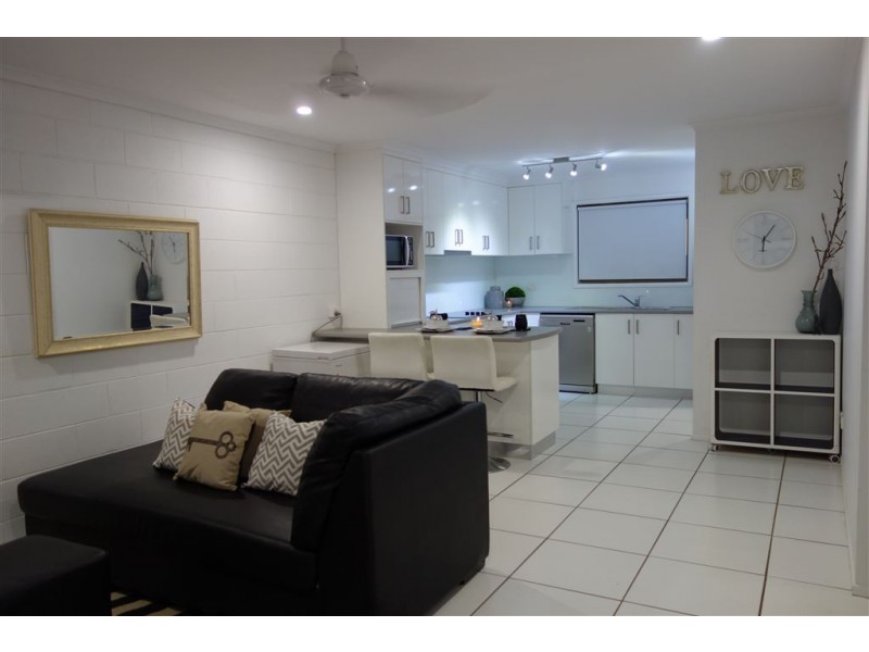 2/11 Napier Street, South Mackay QLD 4740