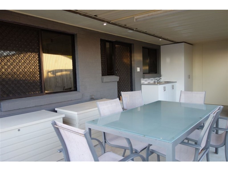 2/11 Napier Street, South Mackay QLD 4740