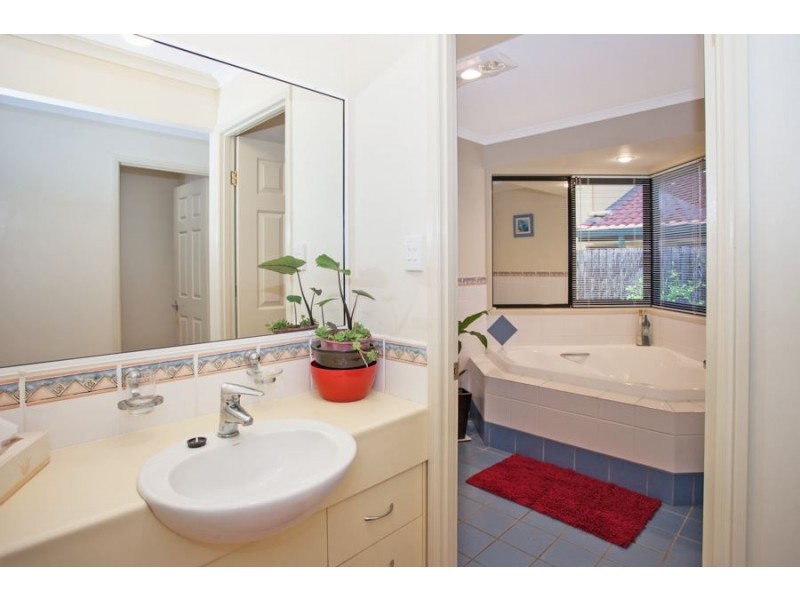 5 Eden Court, Glenella QLD 4740