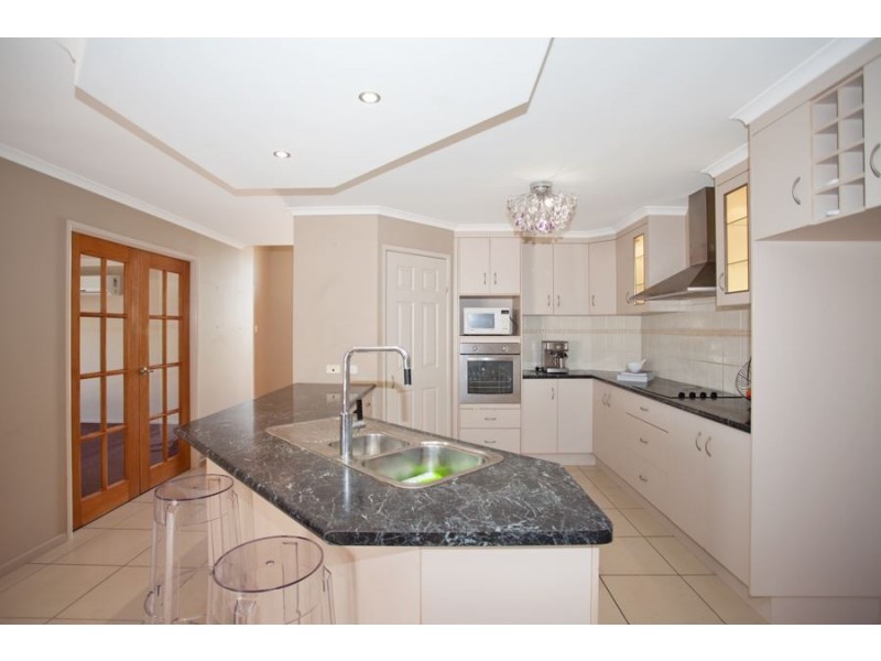 24 Cutfield Street, Glenella QLD 4740