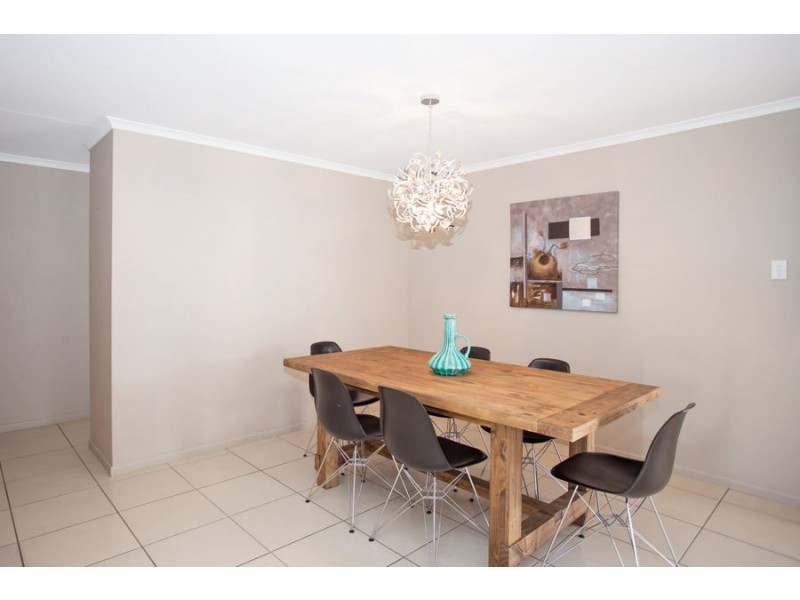 24 Cutfield Street, Glenella QLD 4740