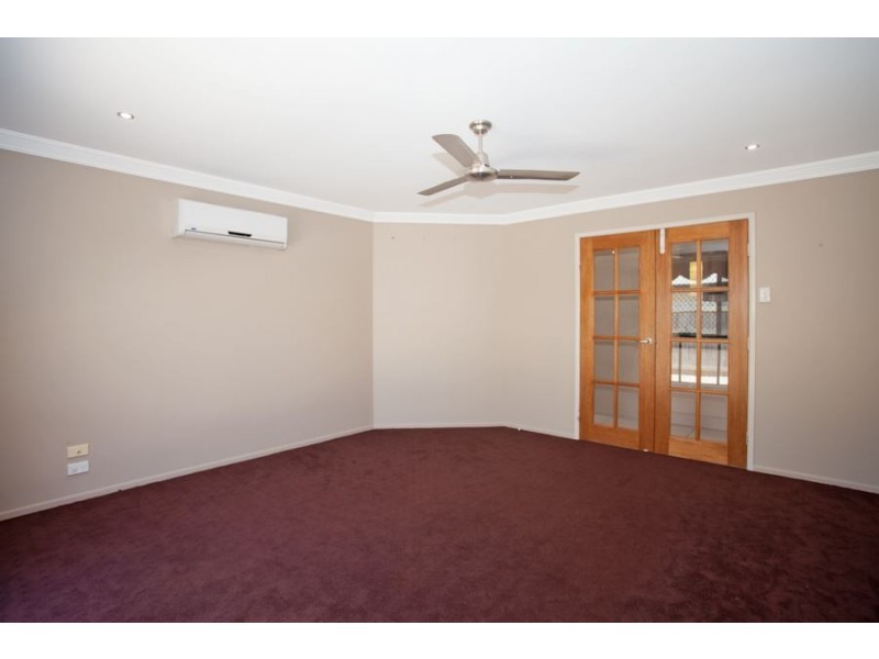 24 Cutfield Street, Glenella QLD 4740