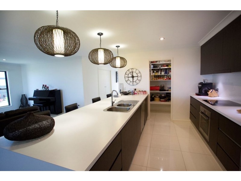 7 Bachelor Court, Marian QLD 4753