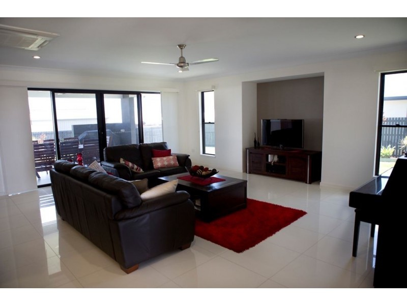 7 Bachelor Court, Marian QLD 4753