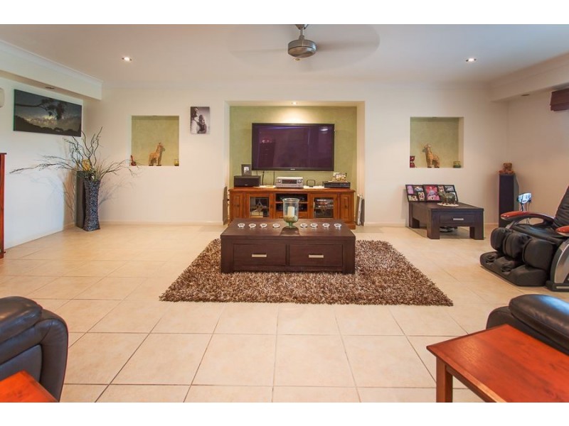 25 Robinson Avenue, Walkerston QLD 4751