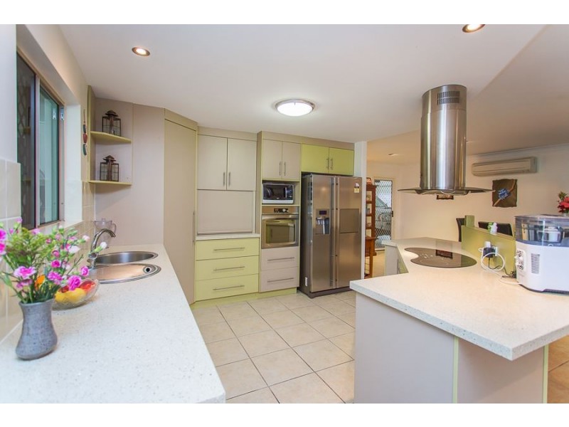 25 Robinson Avenue, Walkerston QLD 4751