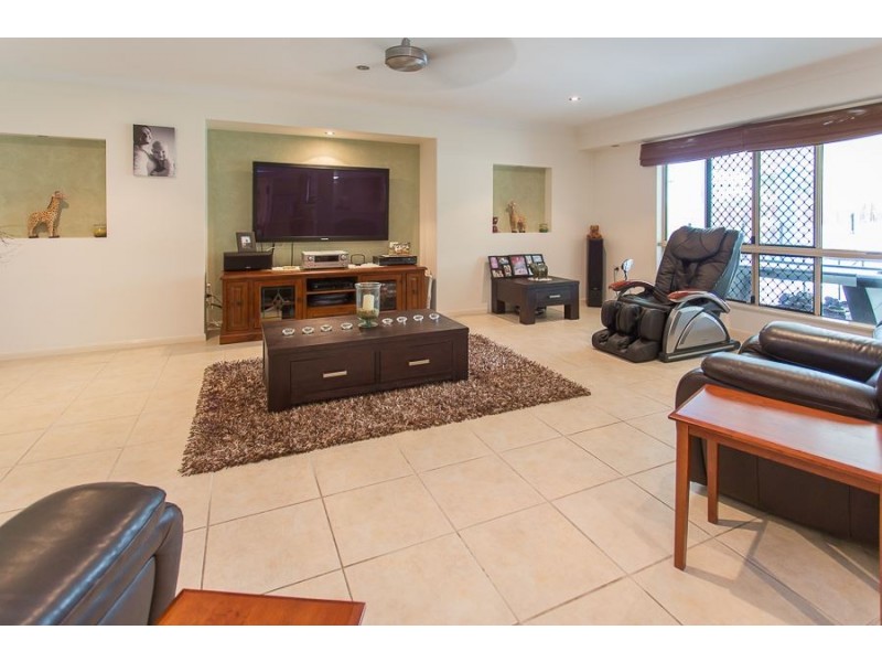 25 Robinson Avenue, Walkerston QLD 4751