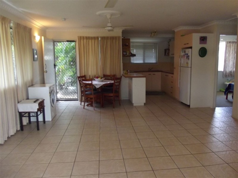 2/37 Holland Street, West Mackay QLD 4740