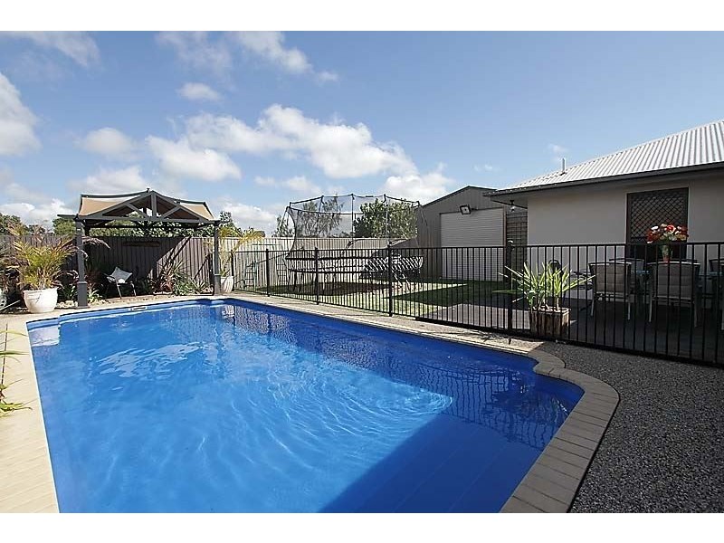 59 Beach Road, Dolphin Heads QLD 4740