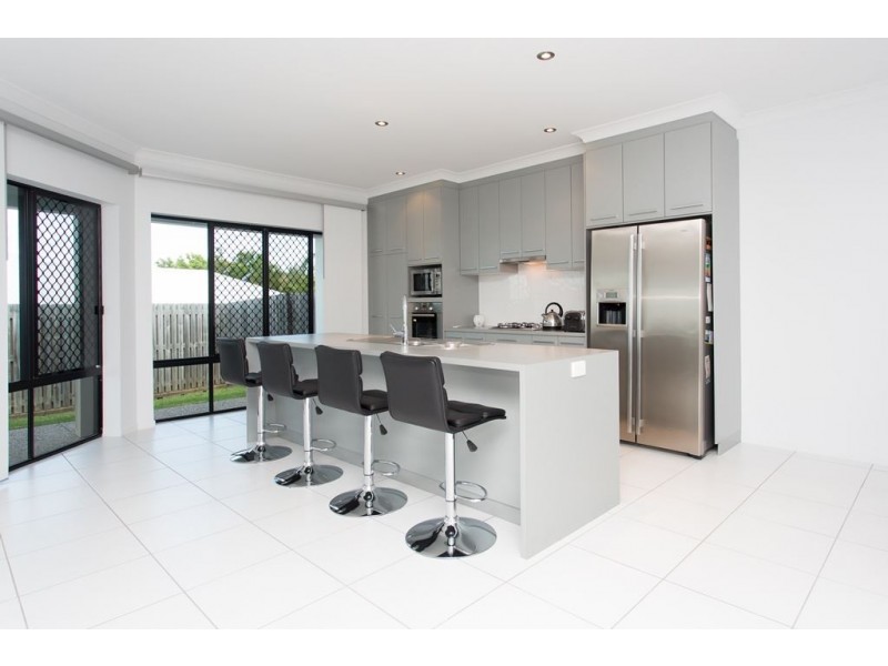 18 Cosford Drive, Eimeo QLD 4740