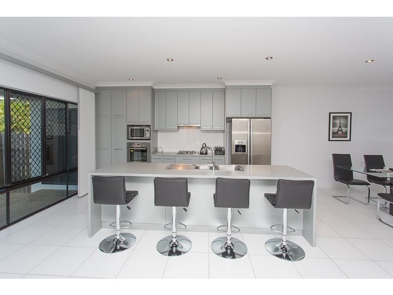 18 Cosford Drive, Eimeo QLD 4740