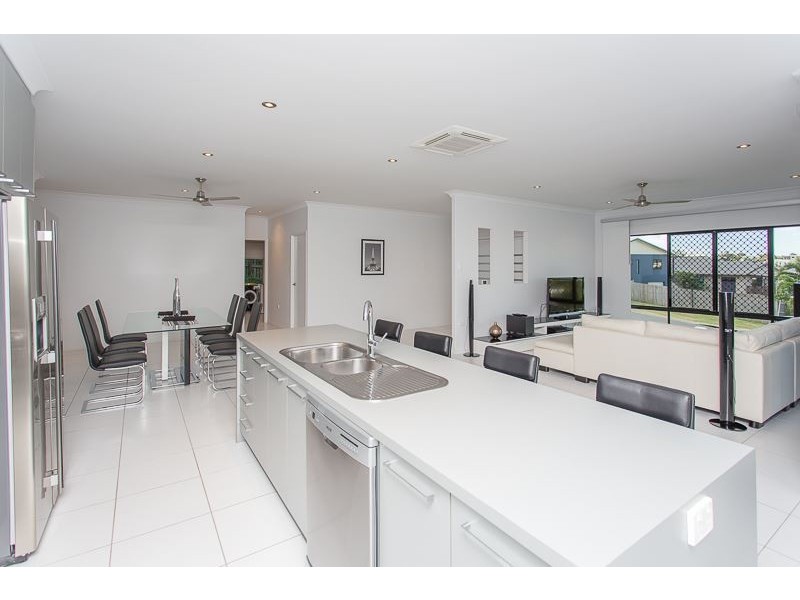 18 Cosford Drive, Eimeo QLD 4740
