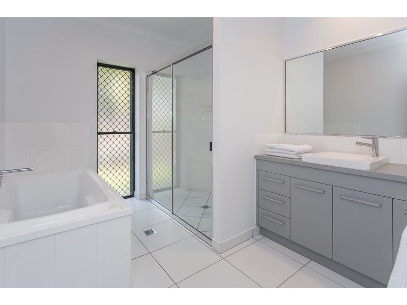 18 Cosford Drive, Eimeo QLD 4740