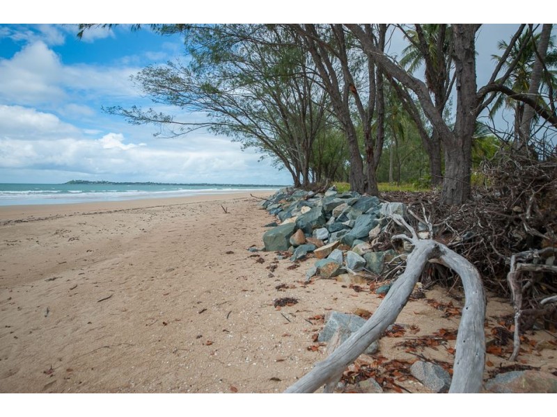6 Bourke Street, Blacks Beach QLD 4740