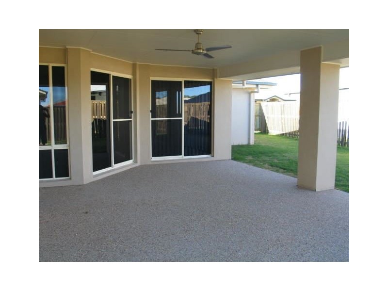 8 Narrabeen Street, Blacks Beach QLD 4740