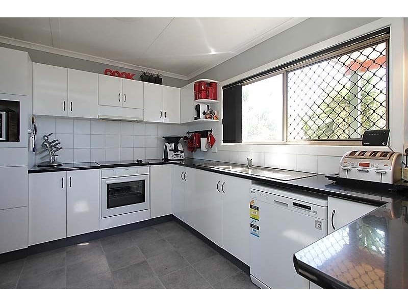 1 Arana Drive, Rural View QLD 4740