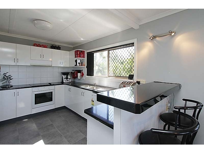 1 Arana Drive, Rural View QLD 4740