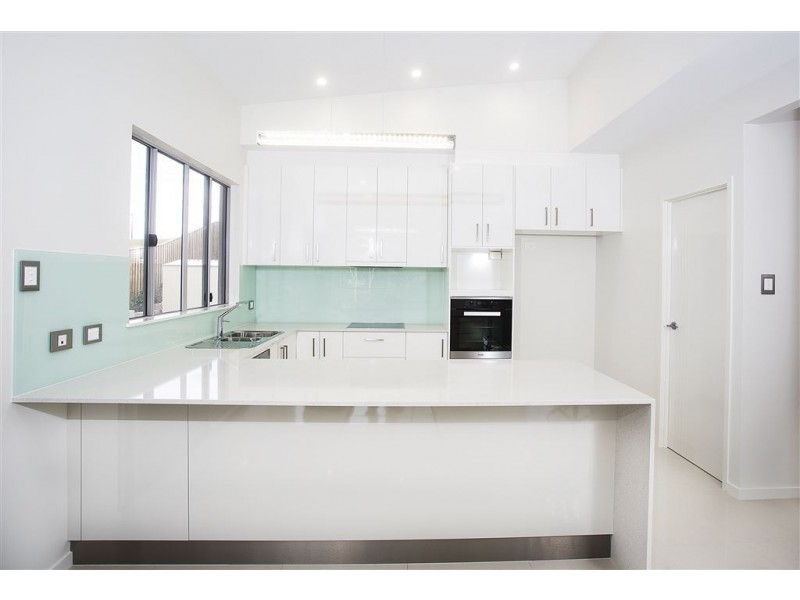 14 Caroval Drive, Rural View QLD 4740