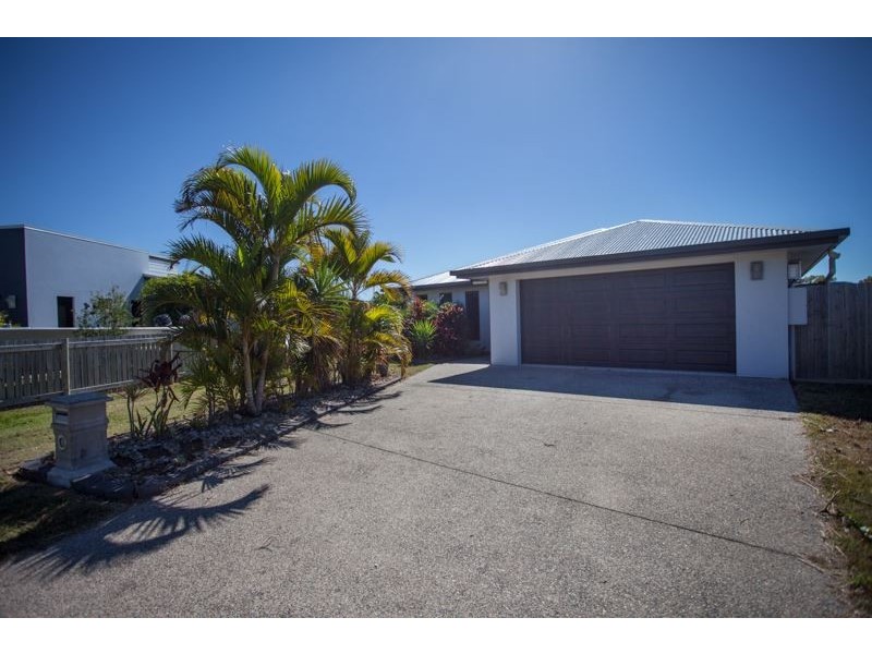 8 Townsend Street, Bucasia QLD 4750
