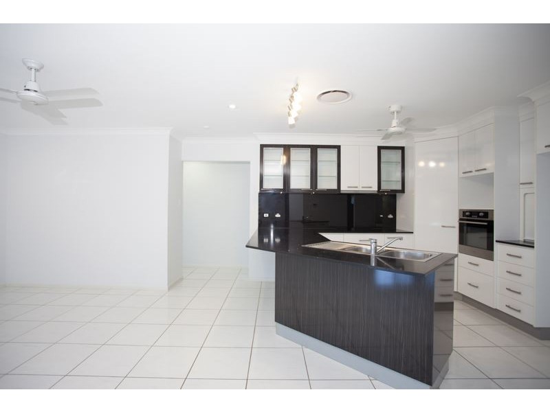 8 Townsend Street, Bucasia QLD 4750