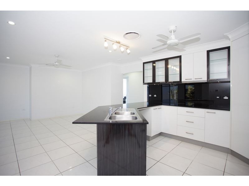 8 Townsend Street, Bucasia QLD 4750