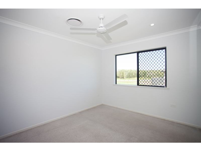 8 Townsend Street, Bucasia QLD 4750
