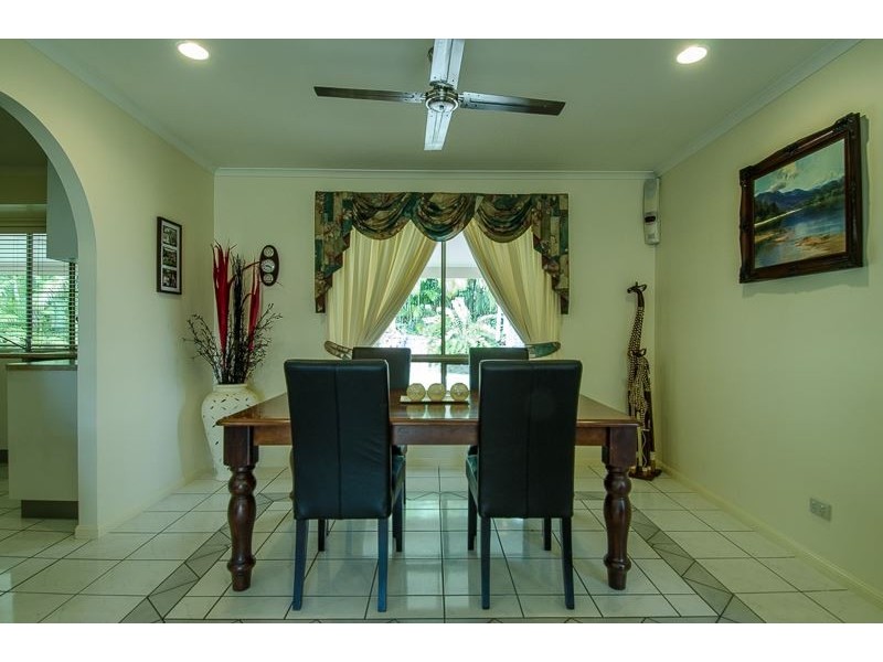 15 Lochmaben Court, Beaconsfield QLD 4740