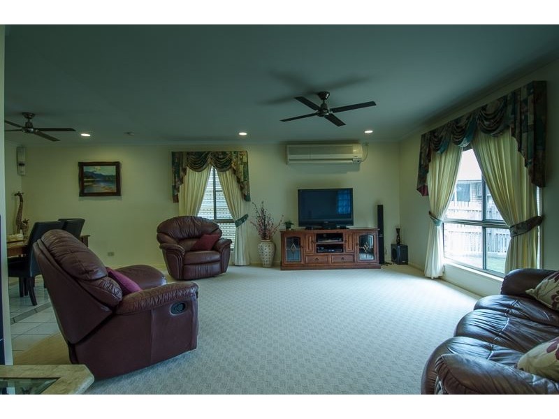 15 Lochmaben Court, Beaconsfield QLD 4740