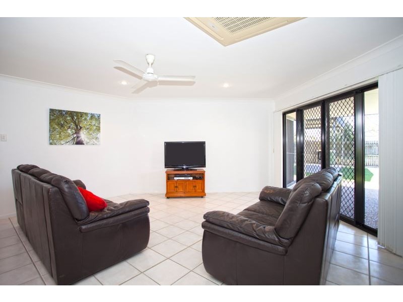 16 Royal Boulevard, Glenella QLD 4740