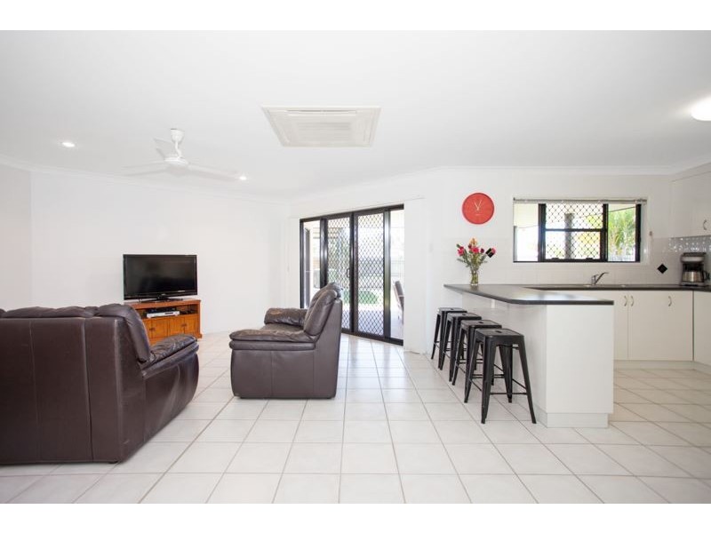 16 Royal Boulevard, Glenella QLD 4740