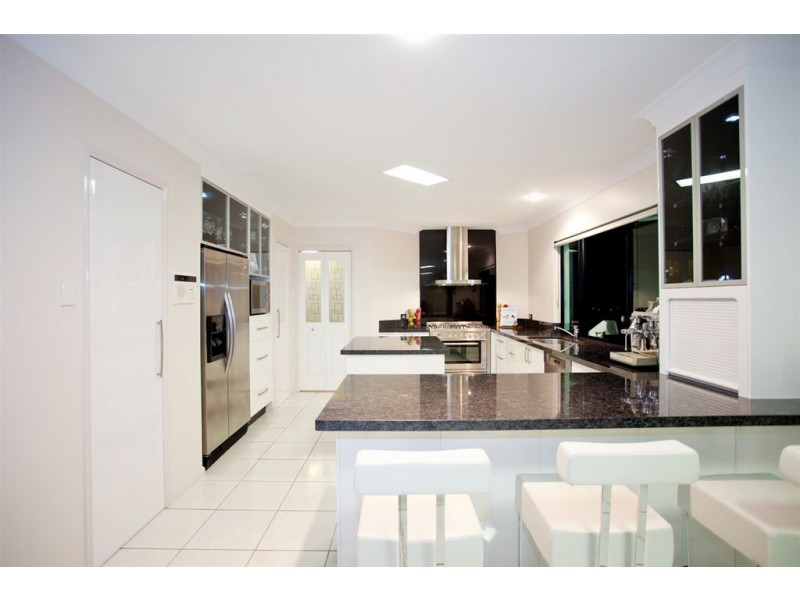 7 Rainbow Crescent, Blacks Beach QLD 4740