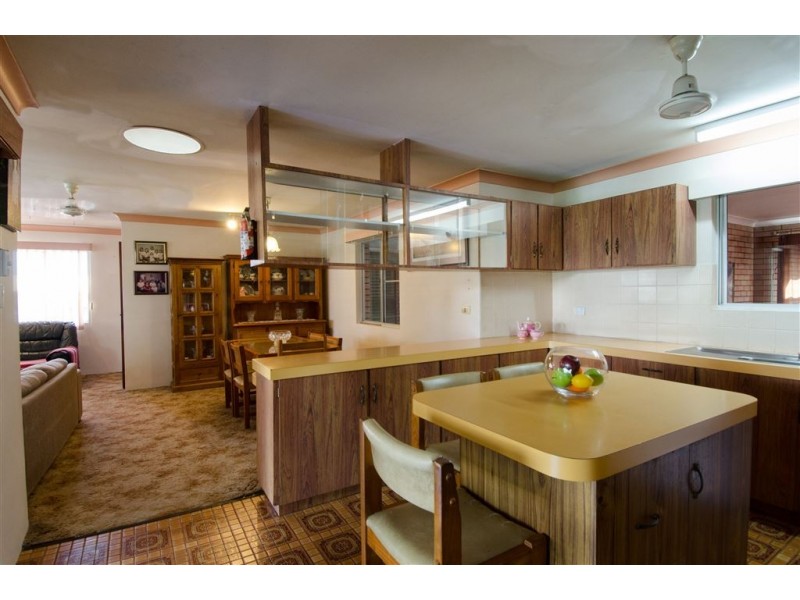 15 Holts Road, Beaconsfield QLD 4740