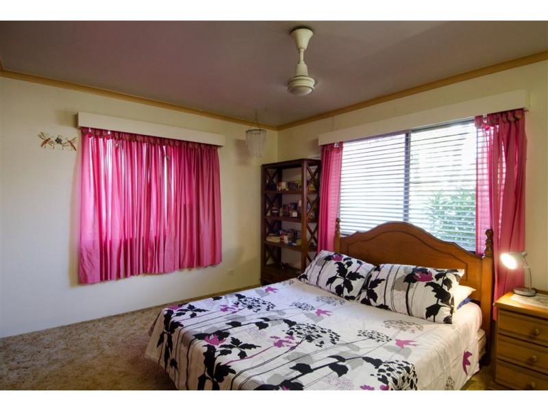 15 Holts Road, Beaconsfield QLD 4740
