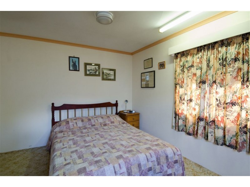 15 Holts Road, Beaconsfield QLD 4740