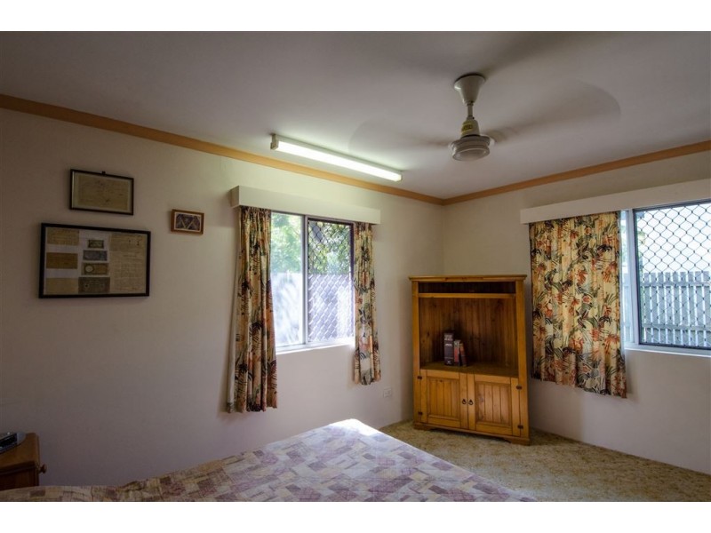 15 Holts Road, Beaconsfield QLD 4740