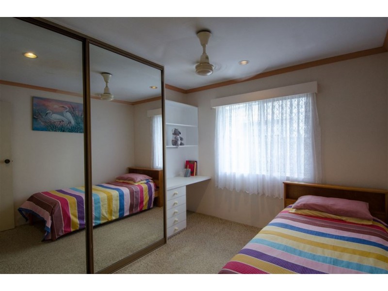 15 Holts Road, Beaconsfield QLD 4740
