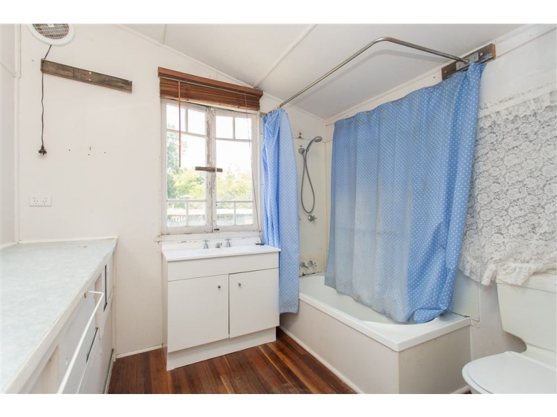 13 Zahmel Street, Finch Hatton QLD 4756