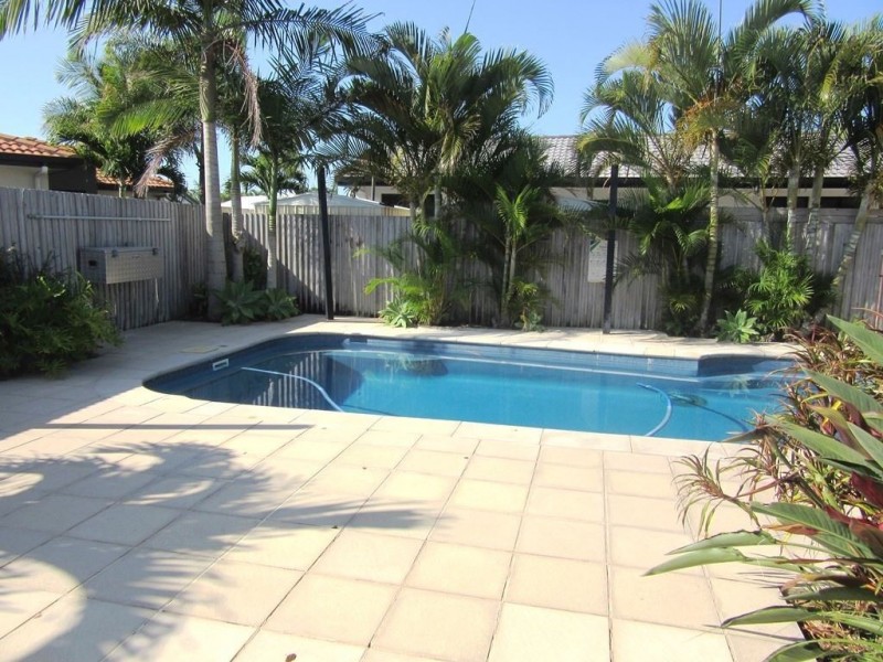 3 Dominique Drive, Glenella QLD 4740